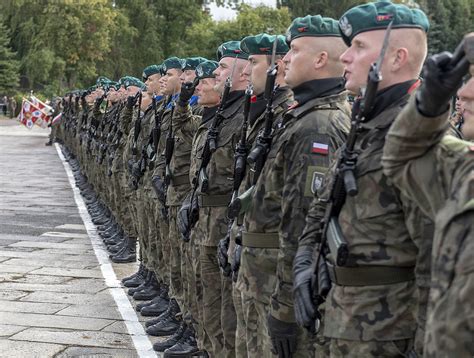 Zakazy strajków w służbach mundurowych i instytucjach państwowych