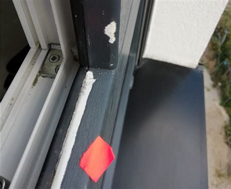 Uszkodzona rama okna