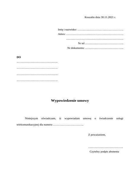 Niemiecki pracodawca wręczający dokument wypowiedzenia pracownikowi