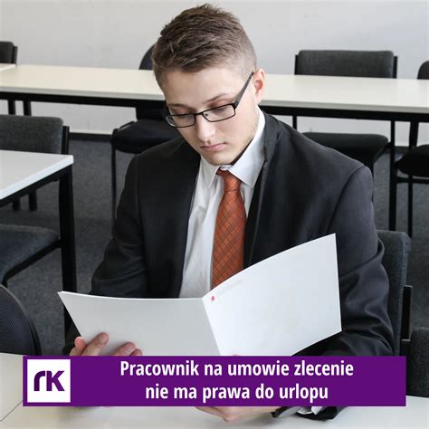 Przedsiębiorca rozmawiający z pracownikiem o umowie o pracę