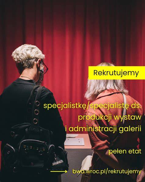 Ilustracja osoby obserwującej pracę specjalisty
