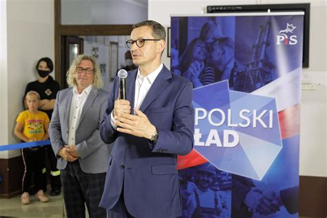 Kolaż memów o Polskim Ładzie