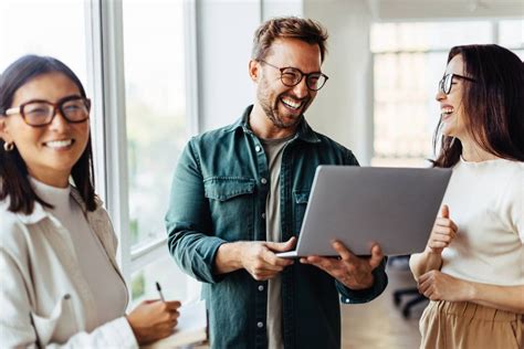 Infografika przedstawiająca korzyści ze współpracy z agencją nieruchomości