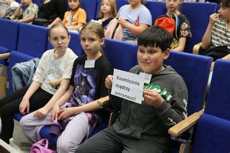 Grupa uczniów biorąca udział w konkursie