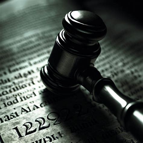 Grafika przedstawiająca zarzuty karne i konsekwencje prawne