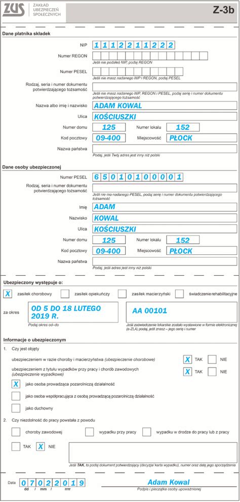 Kobieta w ciąży z dokumentem zwolnienia lekarskiego