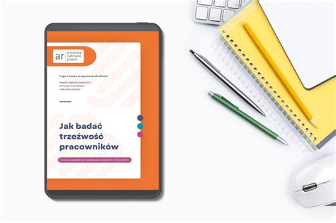 Pracownik urzędu pracy udziela porady bezrobotnemu
