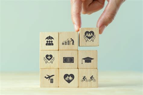 Ikony symbolizujące różne benefity pracownicze, w tym elastyczny czas pracy