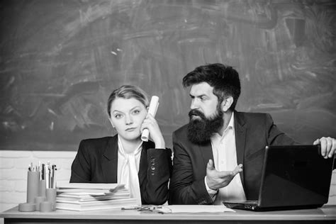 Nauczyciel pracujący w dwóch szkołach