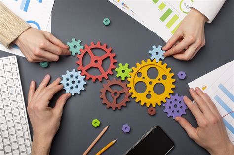 Schemat przedstawiający różnicę między likwidacją stanowiska pracy a redukcją zatrudnienia