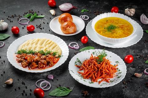 Zdjęcie przedstawiające tradycyjne kazachskie osiedle na stepie