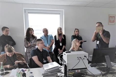 Pracownicy Vision Express podczas szkolenia