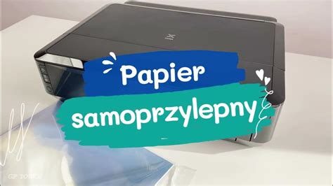 Odklejanie papieru podkładowego od naklejki