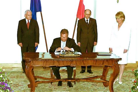 Zdjęcie z podpisania Traktatu Akcesyjnego w Atenach