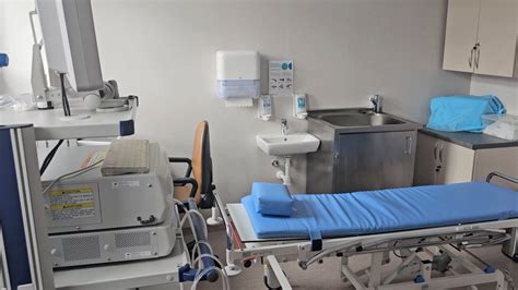 Pracownia laboratoryjna z nowoczesnym sprzętem
