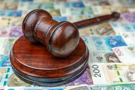 Tabela porównująca kary za przestępstwa i wykroczenia skarbowe w 2021 i 2026 roku