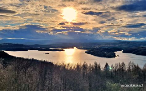 Widok na Jezioro Solińskie zaporą